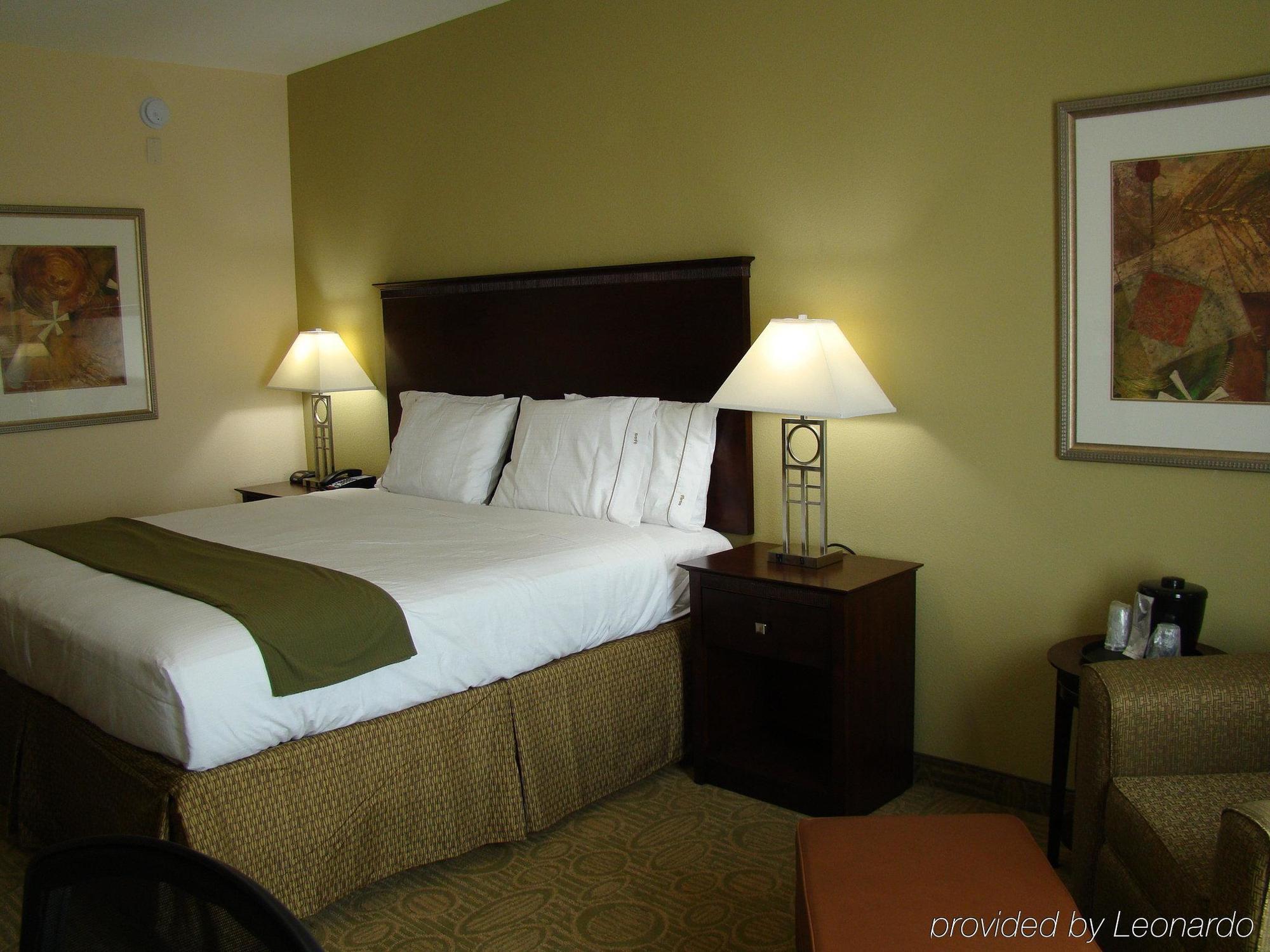 Holiday Inn Express & Suites Brownfield Pokoj fotografie