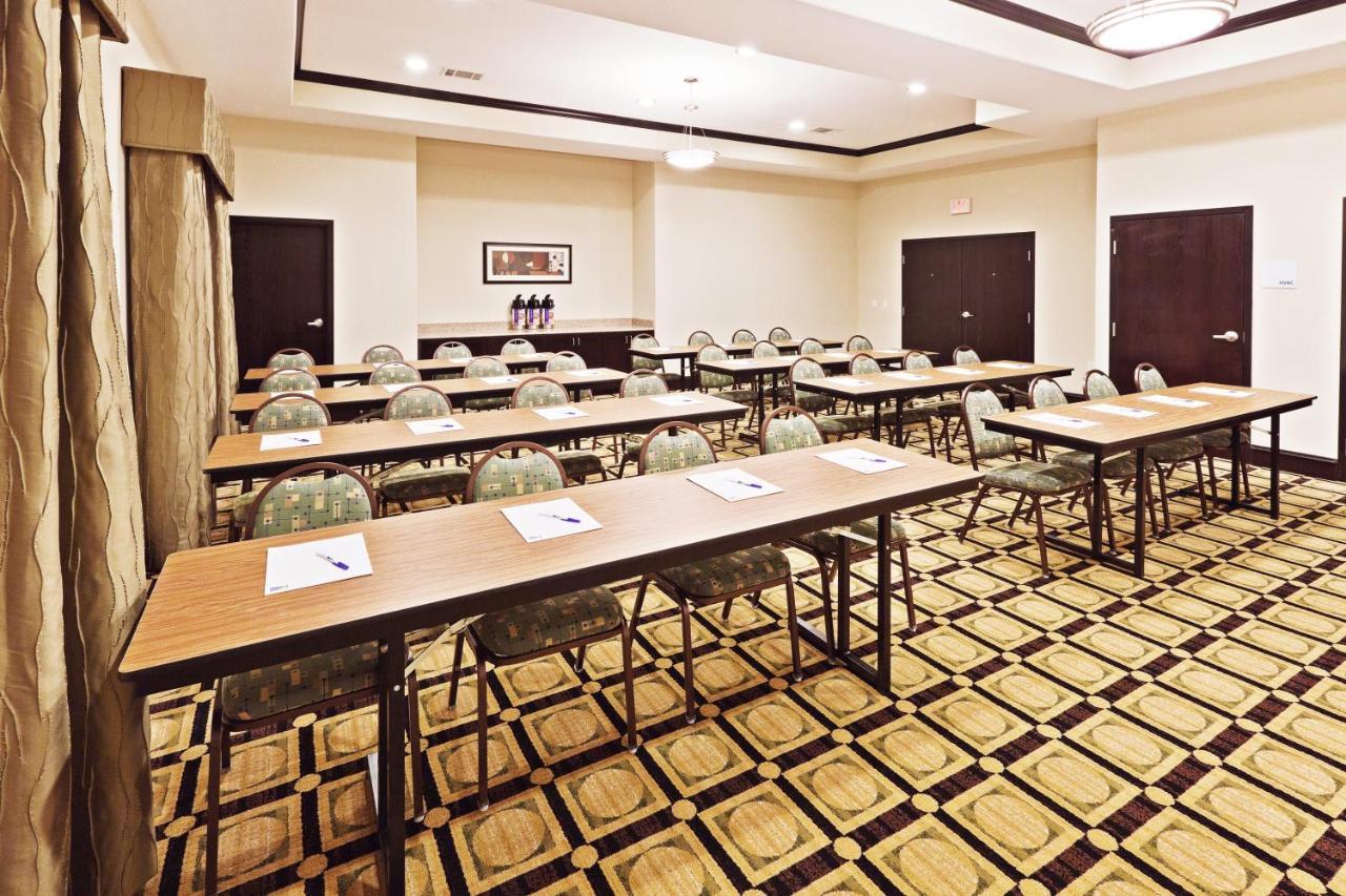 Holiday Inn Express & Suites Brownfield Exteriér fotografie